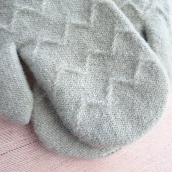 Soft Knit Chevron Pattern Light Green Mittens Warm Winter Gloves Womens OS - Picture 5 of 6